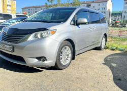 Toyota Sienna 2011 года