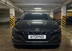 Hyundai Elantra 2022 года