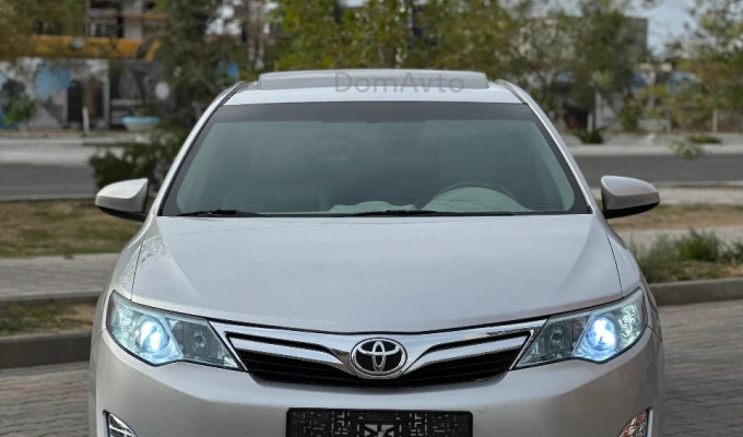 Toyota Camry 2013 года