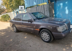 Mercedes-Benz E-Класс 1993 года