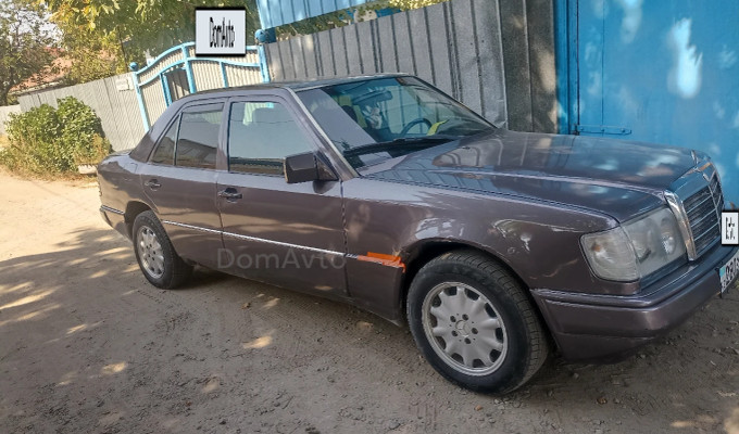 Mercedes-Benz E-Класс 1993 года