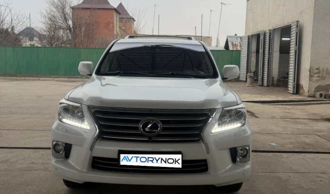 Lexus LX 2013 года