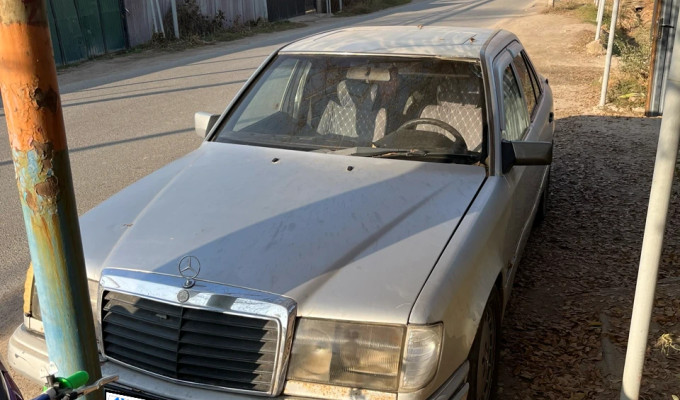 Mercedes-Benz E-Класс 1990 года