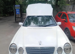 Mercedes-Benz E-Класс 2001 года