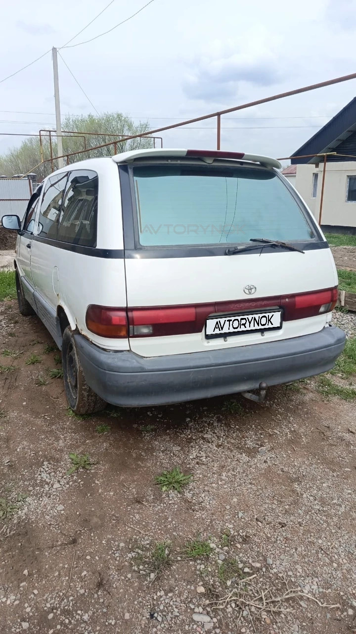 Toyota Previa, 1991