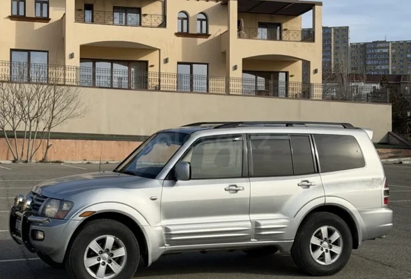 Mitsubishi Pajero 2003 года