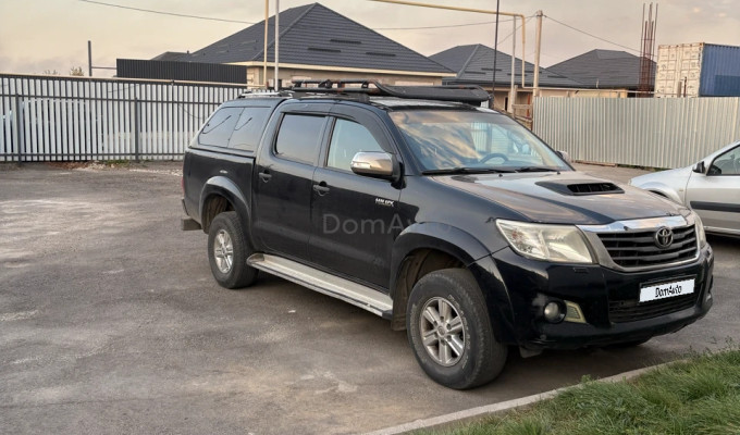 Toyota Hilux 2015 года