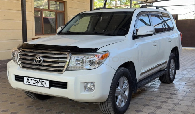 Toyota Land Cruiser 2013 года