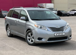 Toyota Sienna 2015 года