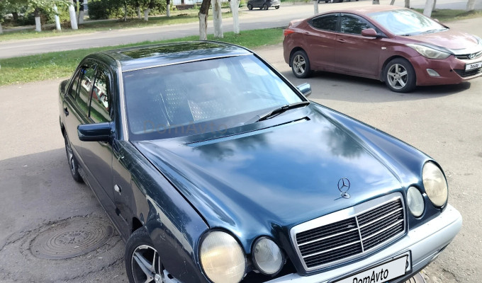 Mercedes-Benz E-Класс 1995 года