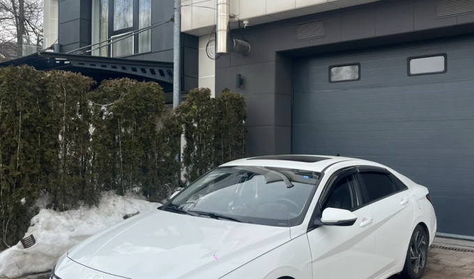 Hyundai Elantra 2024 года