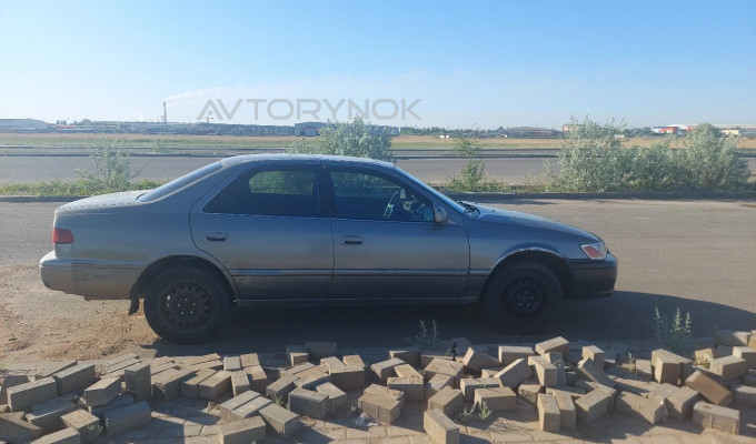 Toyota Camry 2000 года