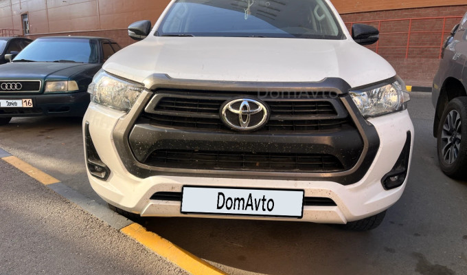 Toyota Hilux 2023 года