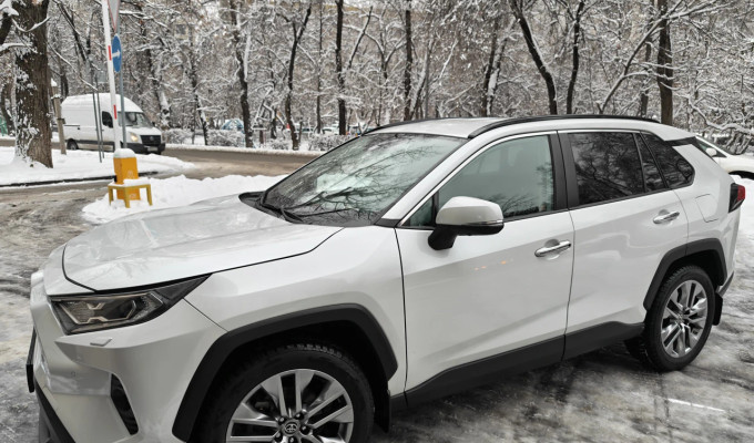Toyota RAV4 2020 года