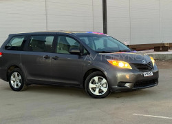 Toyota Sienna 2011 года