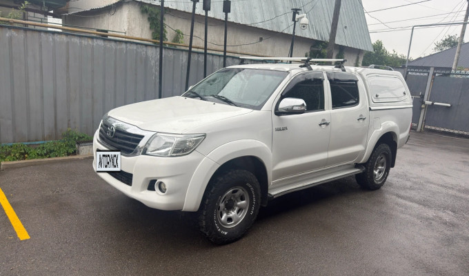 Toyota Hilux 2013 года