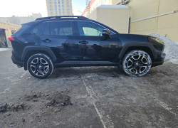Toyota RAV4 2020 года