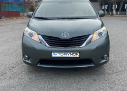 Toyota Sienna 2014 года