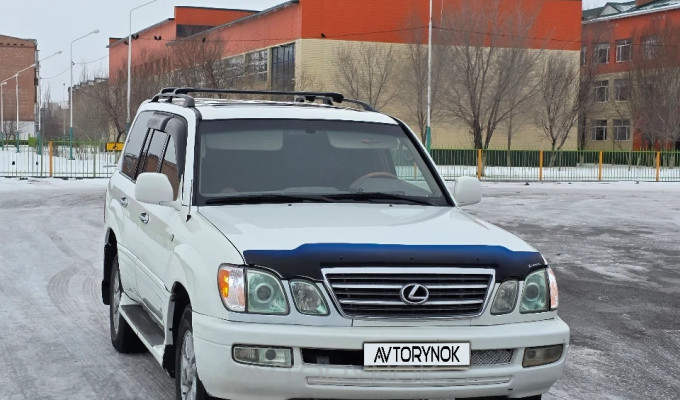 Lexus LX 2000 года