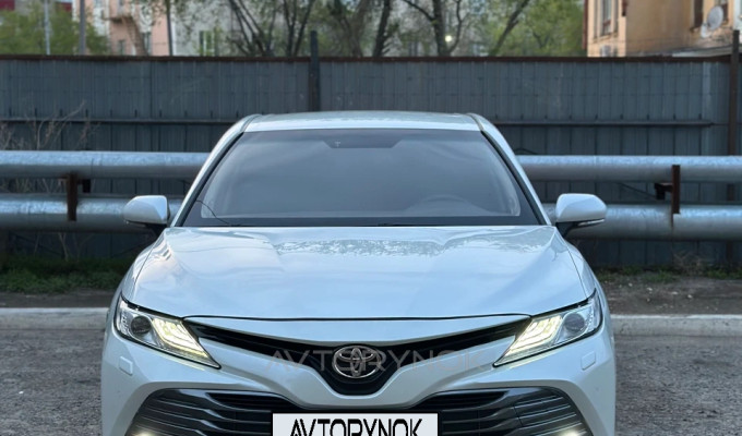 Toyota Camry 2019 года