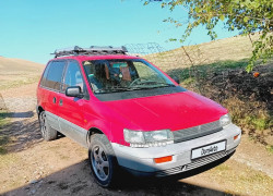 Mitsubishi Space Runner 1992 года