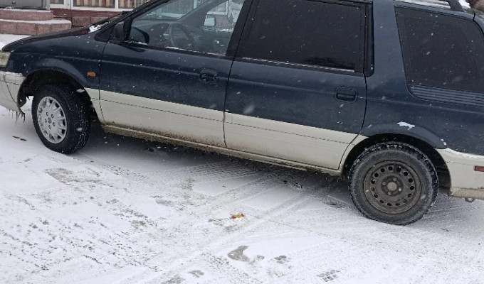 Mitsubishi Space Wagon 1993 года