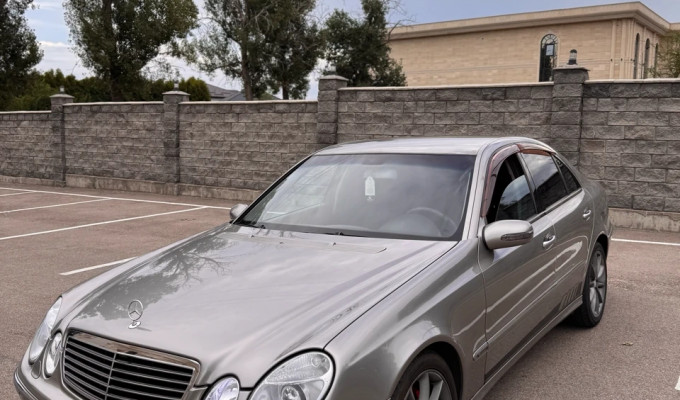 Mercedes-Benz E-Класс 2004 года