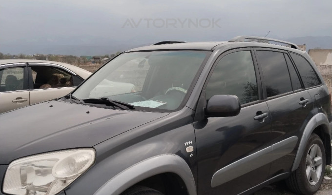 Toyota RAV4 2004 года