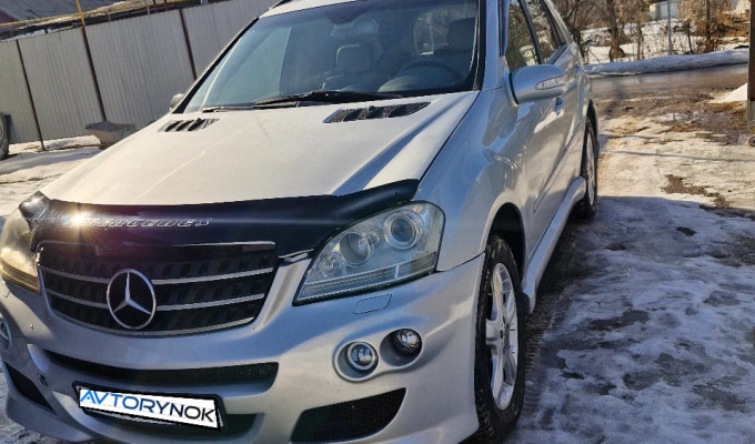 Mercedes-Benz ML-Класс 2005 года