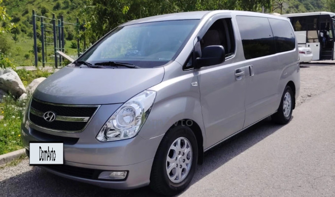 Hyundai Starex 2013 года