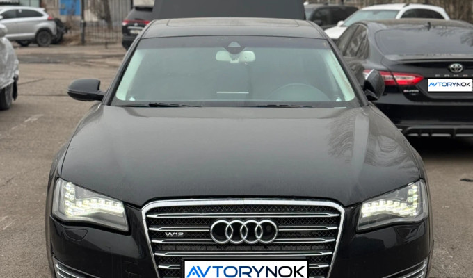 Audi A8 2011 года