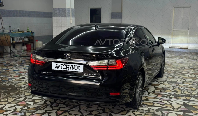 Lexus ES 2016 года