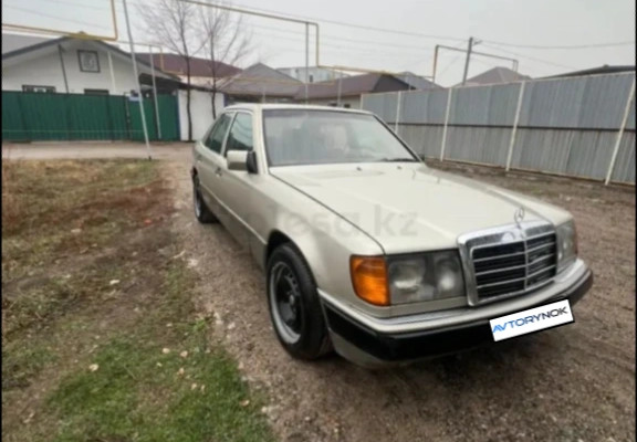 Mercedes-Benz E-Класс 1993 года