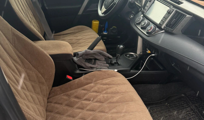 Toyota RAV4 2013 года