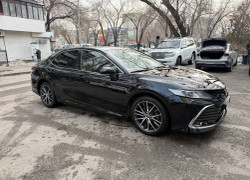 Toyota Camry 2023 года
