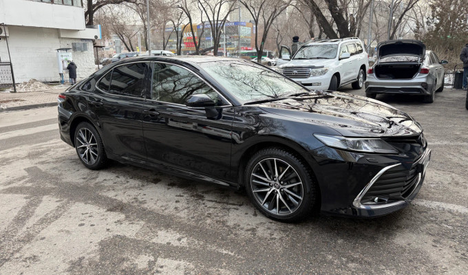 Toyota Camry 2023 года