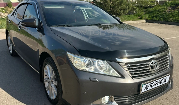 Toyota Camry 2013 года