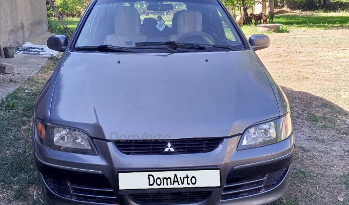 Mitsubishi Space Star 2002 года