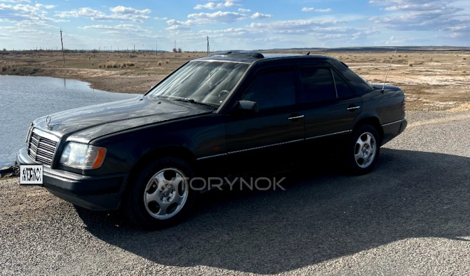 Mercedes-Benz E-Класс 1993 года