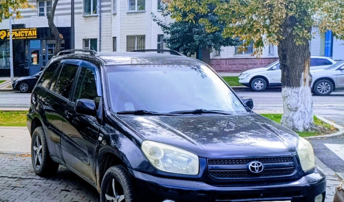 Toyota RAV4 2004 года