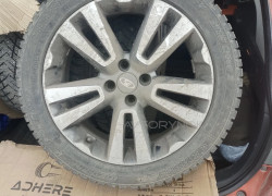 Продам оригинальные диски с резиной