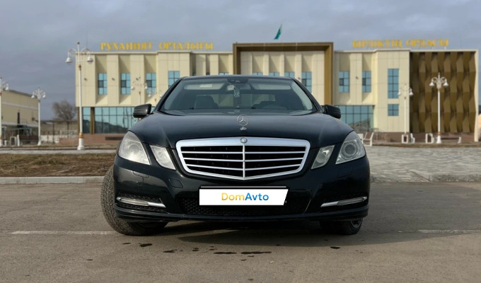 Mercedes-Benz E-Класс 2011 года