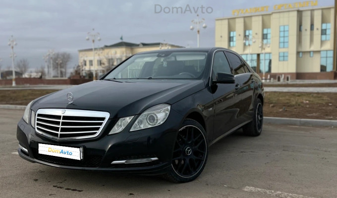 Mercedes-Benz E-Класс 2011 года