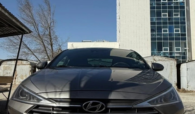 Hyundai Elantra 2019 года
