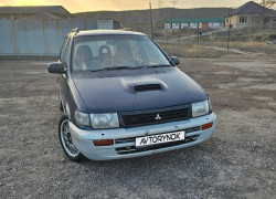 Mitsubishi RVR 1994 года