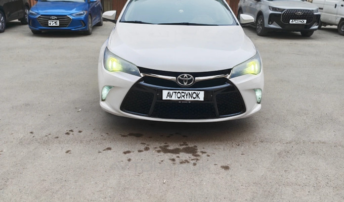 Toyota Camry 2015 года