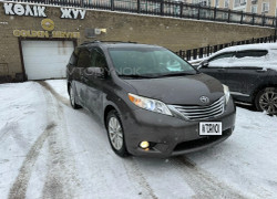 Toyota Sienna 2012 года