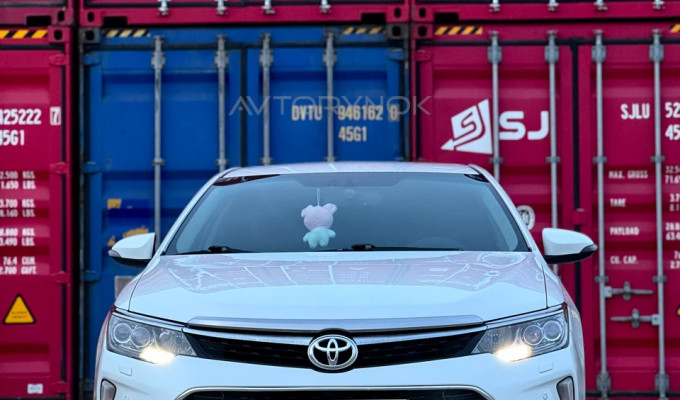 Toyota Camry 2017 года