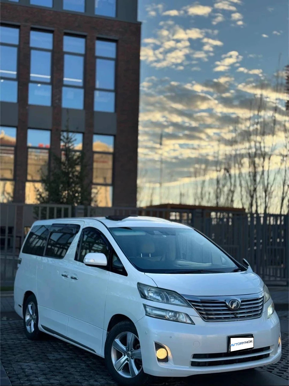 Toyota Alphard, 2011