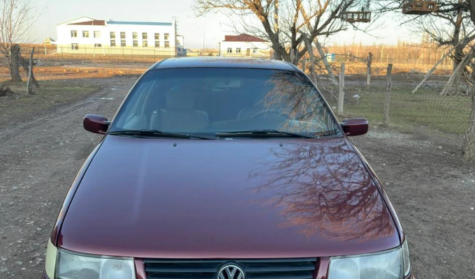 Volkswagen Passat 1993 года